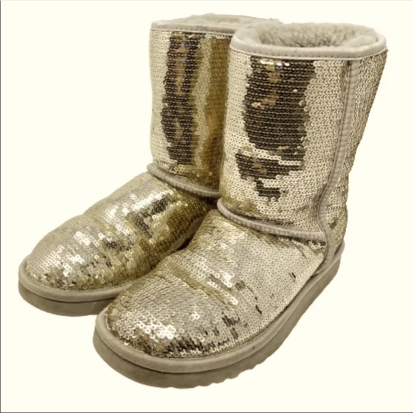 UGG CLASSIC SHORT BOOTS WOMENS SZ 7. GOLD SEQUIN SPARKLE EUC TOO WARM IN FLORIDA - Picture 8 of 9